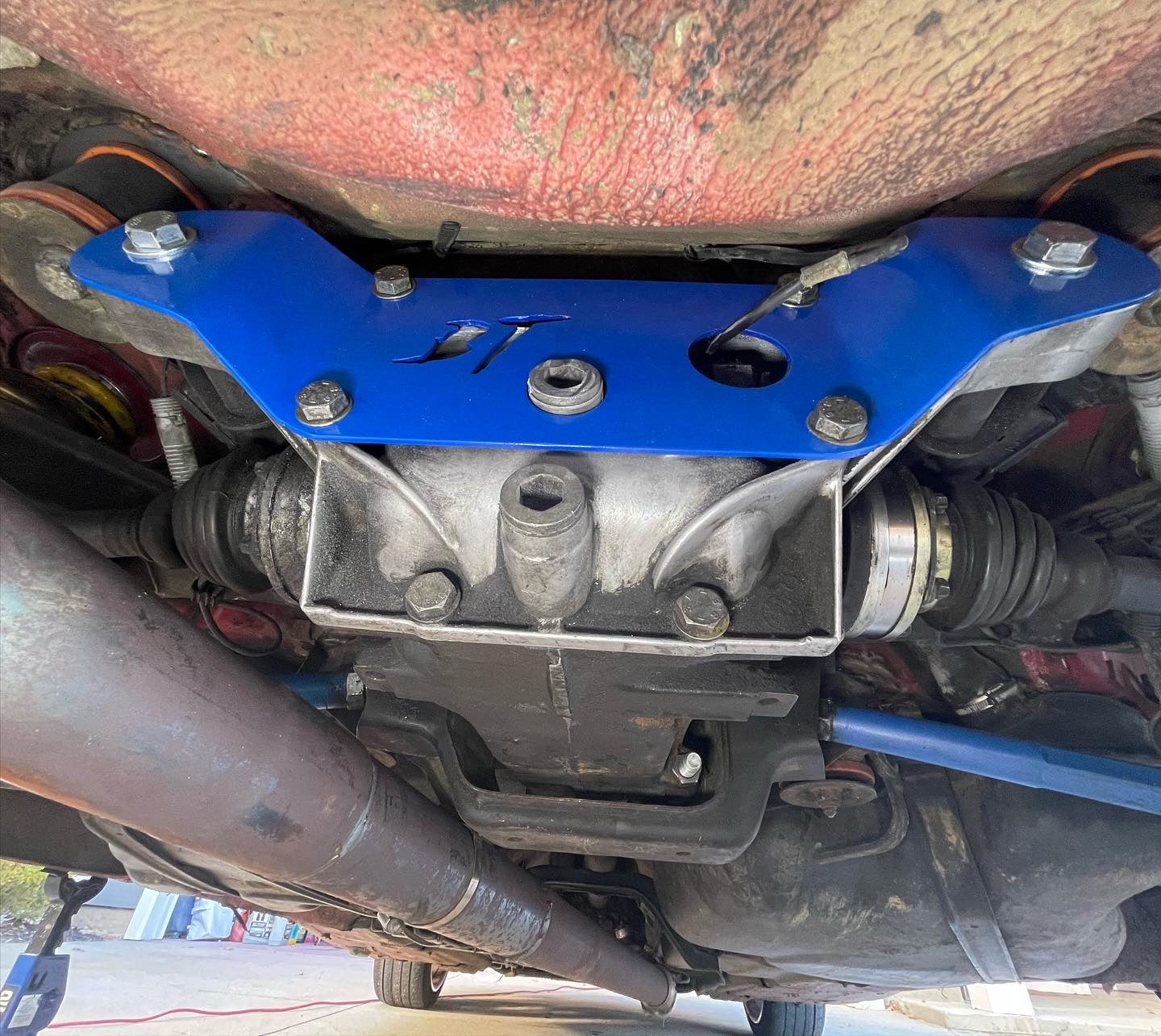 E36 Diff brace